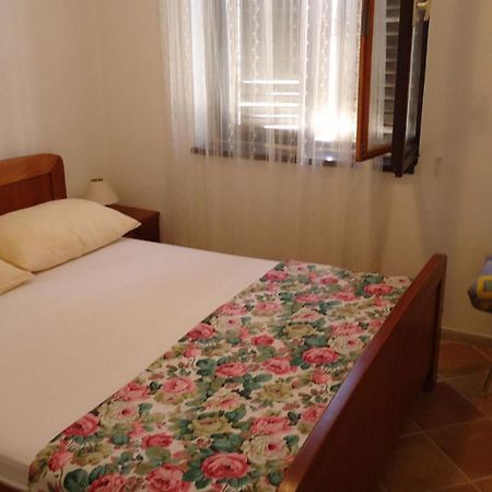Apartment Pava Stomorska Bagian luar foto